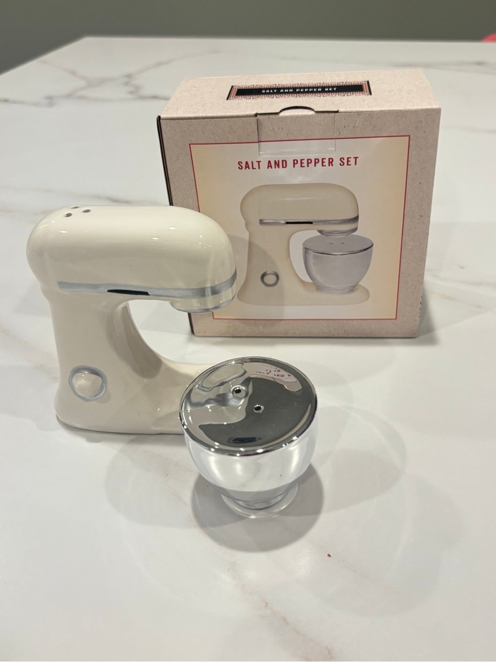Cracker Barrel Salt & Pepper Shakers UNUSED Red Stand Mixer & Bowl 2pc Decor